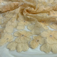 Tissu en maille de polyester pour broderie, dentelle de tulle de luxe avec fleurs 3D, perles et sequins pour mariée