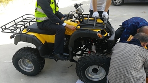 Chariot <span class=keywords><strong>de</strong></span> déneigement <span class=keywords><strong>de</strong></span> plage 200cc refroidi par huile, pouvant rouler à l'avant ou à l'arrière, équipé d'une transmission à variation continue (CVT). - Product Image 5