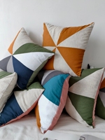 Nouvelle Coussin triangulaire en lin à motifs géométriques, fermeture à bouton en noix de coco, double face bicolore, personnalisable