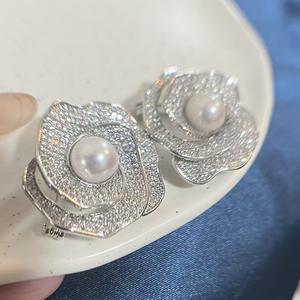 Broche de poitrine en perle d'eau douce rétro exquise, design tridimensionnel, luxe léger, fleur de thé, mode naturelle, numéro - Product Image 4