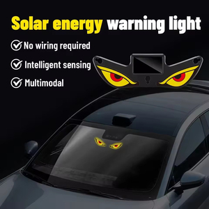 Nouvelle lumière d'avertissement anti-collision arrière à énergie solaire avec double mode (solaire et USB) pour vitre arrière de voiture, enseigne néon LED dynamique effet œil de démon - Product Image 3
