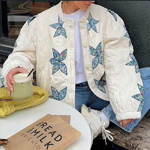 Chaqueta acolchada de algodón con botones y flores, abrigo con acento floral, Chaqueta corta acolchada de retazos, chaqueta acolchada recortada cuadrada - Product Image 5