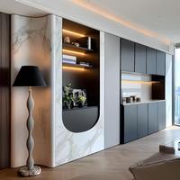Buffet personnalisé multi-niveaux pour optimiser l'espace, idéal pour les petits appartements familiaux et les espaces muraux de salle à manger