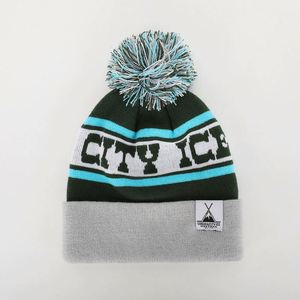 Gorro de Invierno Acrílico Unisex Personalizado OEM de Alta Calidad, Gorro de Punto Jacquard con Pompón, Estilo Pescador, con Logotipo Tejido - Product Image 1