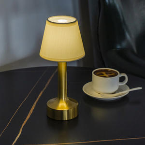 Lampe de table LED RGB moderne rechargeable portable à commande tactile en aluminium CRI 90 Température de couleur 2700K-6000K Dimmable 50000 heures - Product Image 5