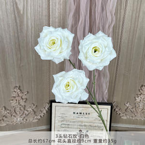 Roses artificielles à 3 têtes en vrac Fleurs <span class=keywords><strong>de</strong></span> mariage en soie en gros pour événements/décor d'hôtel - Product Image 2