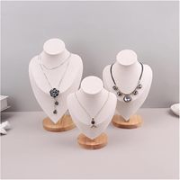 Présentoirs à bijoux en velours et bois personnalisables pour colliers de luxe – Vente en gros