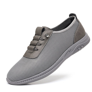 Chaussures de course décontractées pour hommes en maille respirante à semelle souple, noires et grises, couleur unie, à lacets avant, pour le loisir - Product Image 4