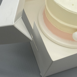 กล่องเค้กกระดาษคราฟท์ลูกฟูกขนาด 12 นิ้ว เป็นมิตรกับสิ่งแวดล้อม พร้อมฟอยล์สีทอง อุปกรณ์เสริมปรับแต่งได้ สำหรับใช้ในอุตสาหกรรมอาหาร ขั้นต่ำ 50 ชิ้น - Product Image 5