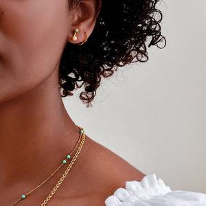 Pendientes de oro minimalista chapado en oro de 18 quilates con incrustaciones pendientes de perlas de turquesa - Product Image 2