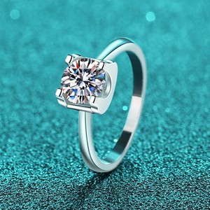 MOQ 1 Anello <span class=keywords><strong>Solitario</strong></span> Classico in <span class=keywords><strong>Argento</strong></span> Sterling S925 Placcato Oro 18K con Moissanite VVs1, a Quattro Griffe, Nickel-Free, Certificato da Terze Parti - Product Image 2