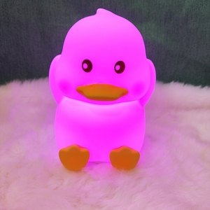 Veilleuse en silicone en forme de canard, LED à changement de couleur RGB automatique, lampe de chevet pour enfants, commande tactile, rechargeable par USB avec minuterie de 30/60 minutes - Product Image 5