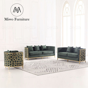 ชุดโซฟาผ้ากำมะหยี่สไตล์โพสต์โมเดิร์น ดีไซน์เฟอร์นิเจอร์ห้องนั่งเล่น โครงสแตนเลสสีทอง โซฟาหรูหราสำหรับโรงแรมและคลับ - Product Image 2