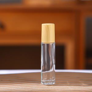 Botella de Vidrio Cilíndrica con Rodillo, Negra Mate de 10 ml con Tapa Dorada, para Uso Personal - Product Image 2