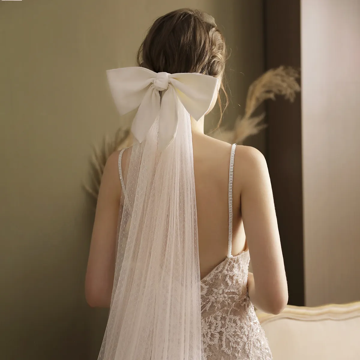V824 Graceful Wedding Chapel Bridal Veil One-Layer Dots Tulle Cut Edge Satin Bow White Marriage Bride Veil with Hair Comb