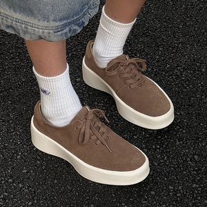 Chaussures pour hommes de luxe et tendance, de conception chinoise, en noir pur, avec des lacets en caoutchouc élégants et une conception en mesh. - Product Image 6
