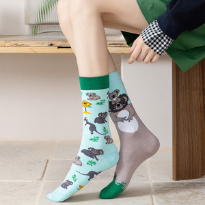 Vente en gros <span class=keywords><strong>de</strong></span> chaussettes AB pour hommes et chaussettes unisexes en coton funky coloré avec un design <span class=keywords><strong>de</strong></span> haute qualité et un motif dépareillé amusant - Product Image 2