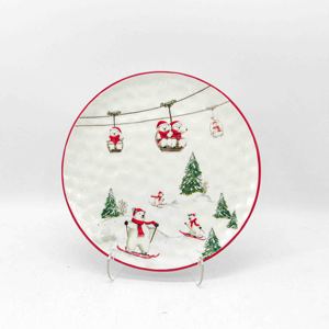 Piatto da portata natalizio in ceramica a 4 sezioni con orso polare, design con orso sciatore, sciarpa rossa, cappello e albero di Natale - Product Image 3