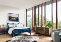 Cadre de lit en métal de luxe moderne, lit plateforme en fer de designer Westwood pour ensembles de chambre principale, pièce de mobilier de luxe pour hôtels et villas
