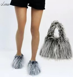 Nouvelle collection 2026 : Chaussons doux et élégants en fausse fourrure pour femme, chauds, <span class=keywords><strong>à</strong></span> bout fermé, style bottes de neige, avec sac assorti - Product Image 4