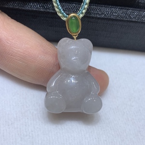 Pendentif de luxe en or 18 carats avec jadeite birmane naturelle de qualité A HENG YUET, bijoux pour femmes pour le quotidien et les cadeaux - Product Image 4