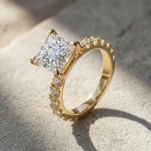 Anillo de compromiso y boda de plata de ley S925 con moissanita de corte princesa y pavé lateral para mujer, joyería diaria - Product Image 6