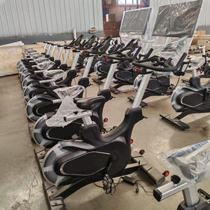Vélo de spinning à résistance magnétique pour salle de sport, équipement <span class=keywords><strong>cardio</strong></span> commercial, vente en gros de vélos de spinning à résistance magnétique <span class=keywords><strong>avec</strong></span> <span class=keywords><strong>compteur</strong></span> - Product Image 5