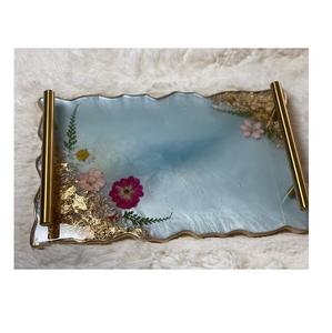 Bandeja de Resina Hecha a Mano para Servir Aperitivos, Bebidas, Café y Desayuno en la Cama, También para Exhibición Decorativa, Disponible para Exportación - Product Image 1