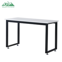 Table à manger Wayon en fer noir simple avec plateau en bois clair, design moderne et minimaliste pour la maison et la cuisine