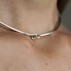 Collar de Gargantilla con Nudo Chapado en Oro Latón Simple Nuevo 2024 para Hombre y Mujer, Joyería Personalizada de Fábrica - Product Image 6