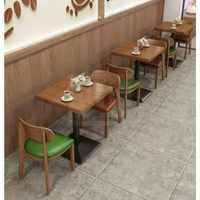 Ensemble complet de mobilier commercial moderne pour café et restaurant : table carrée et chaises en bois de frêne