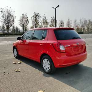 <span class=keywords><strong>Skoda</strong></span> <span class=keywords><strong>Fabia</strong></span> 2013 5 places Voiture rouge Voiture d'occasion <span class=keywords><strong>Automobile</strong></span> chinoise Voiture télécommandée abordable - Product Image 2