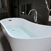 Baignoire autoportante en acrylique blanc 1,7 m, moderne, avec fonction massage et drain central, pour salle de bain d'hôtel