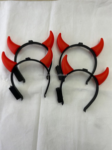 Diadema Brillante en la Oscuridad con Cuernos Rojos de Diablo con Luz LED para Fiestas de Halloween, Conciertos, Pubs y Navidad - Product Image 5