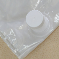 Poche souple BIB avec système de sécurité, gaufrage personnalisé, tailles variées (1L-20L), valve papillon pour distribution de jus, liquides, œufs et vin