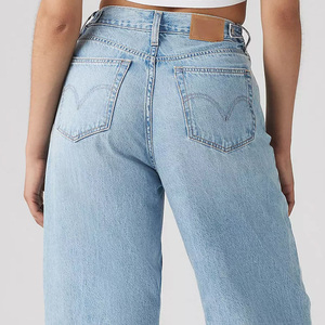 Pantalon en jean décontracté de bonne qualité, taille mi-haute, coupe droite, jambe large, uni, avec broderie et rivets, délavage vieilli, 100% coton - Product Image 3