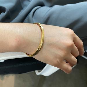 Joyería de acero inoxidable chapado en oro de 18K, accesorios simétricos de sarga a rayas, brazaletes, brazalete, alta calidad, B222284 - Product Image 6