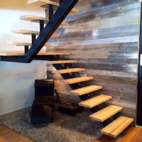Escalier moderne en bois d'intérieur à une seule poutre avec main courante en acier inoxydable et kit de garde-corps en verre