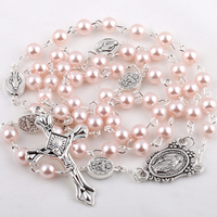Colliers de perles de prière en verre imitation perle de 6 mm rose, violet et bleu KOMI avec pendentif croix crucifix pour femmes, cadeaux religieux