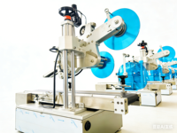 Machine d'étiquetage de bouteilles plates en ligne IPS-L106D, électrique, de table, 30-80 pièces/min, applicateur d'étiquettes