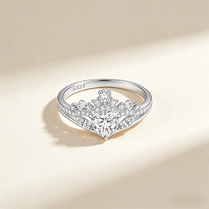 Bague de fiançailles en forme de cœur avec diamant, couronne, argent 925 plaqué rhodium, sertissage pavé, bijoux fins romantiques pour femmes - Product Image 1