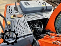 Excavatrice sur chenilles Doosan 220, puissance 108 000 W, capacité de la benne de 1,18 m³, moteur et pompe