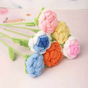 Rose en fil crochetée créative, tige de fleur finie, fleur à tenir en main, décoration d'intérieur, cadeau écologique pour la Saint-Valentin pour femmes - Product Image 4