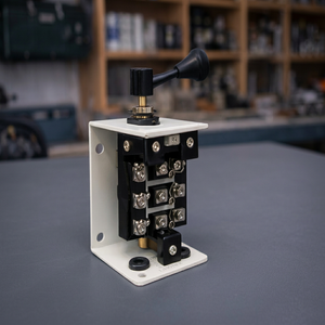 Shree L.T. Interruptor de Avance y Retroceso KK86 de 3 Polos, Montaje Superior, Carcasa Metálica Industrial, Uso Interior/Exterior, India 16 - Product Image 4