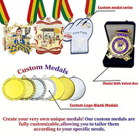 Medalla de Carnaval Personalizada al por Mayor, Chapada en Oro Irregular, Esmaltada en 3D y 2D, con Diseños de Dibujos Animados (Coche, Tren, Bufón), con Cinta, para Festivales Europeos
