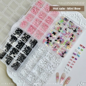 Lot de 12 mini décorations d'ongles papillon, tailles variées, nœuds papillon noirs, blancs et roses - Product Image 3