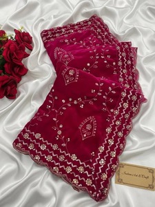 Superbe Dupatta de Mariée Rose en Velours avec Broderie Florale Zari Dorée Intégrale, Châle de Mariage Exquis - Product Image 3