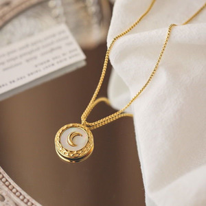 Collana con Ciondolo a Catena in Acciaio Inossidabile Placcato Oro 18K, Design Luna Bianca, Lussuosa e alla Moda, con Micro Inserti - Product Image 2