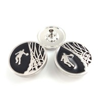 Kancing Tekan 4 Bagian Custom dari Paduan Seng Berlapis Emas Ramah Lingkungan dengan Logo Timbul 18mm untuk Pakaian, Tas, Abaya, Celana Training