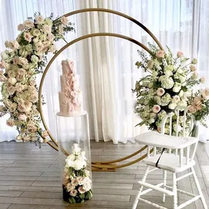 Arche de fleurs en fer doré pour décoration de scène de mariage